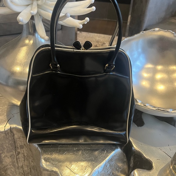 Vintage Liz Claiborne accessories hand bag black piped in white 10 by 12 - Picture 9 of 11